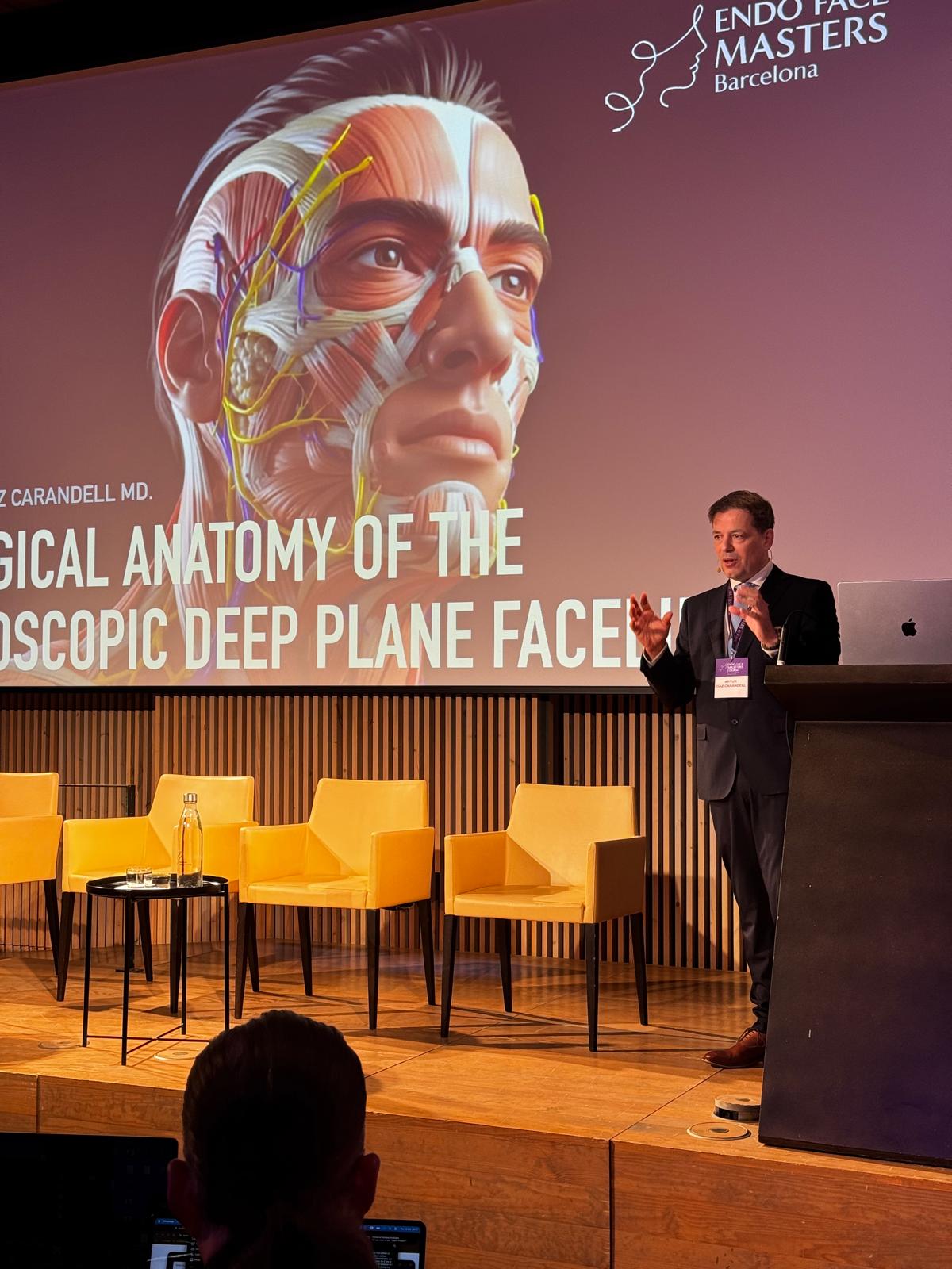 Dr. Artur Díaz Carandell lecturing on the surgical anatomy of the endoscopic deep plane facelift at ENDOFACE Masters Barcelona 2026