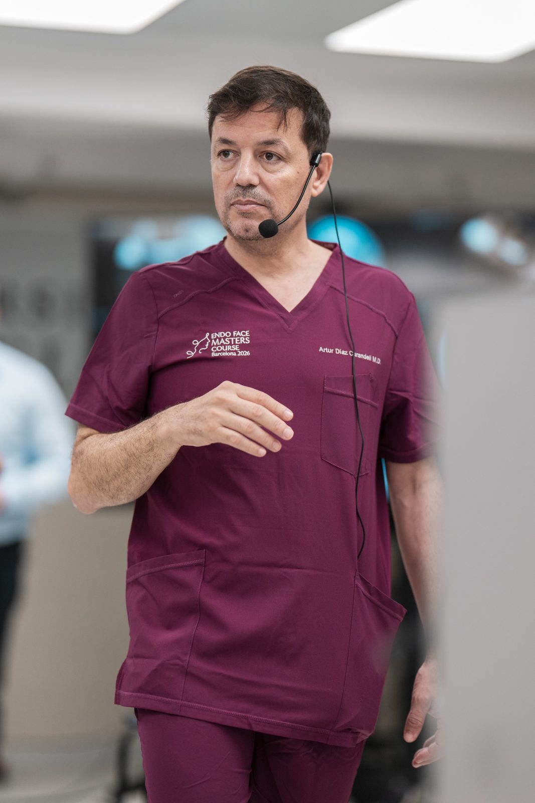 Dr. Artur Díaz Carandell teaching in the ENDOFACE Masters anatomy lab