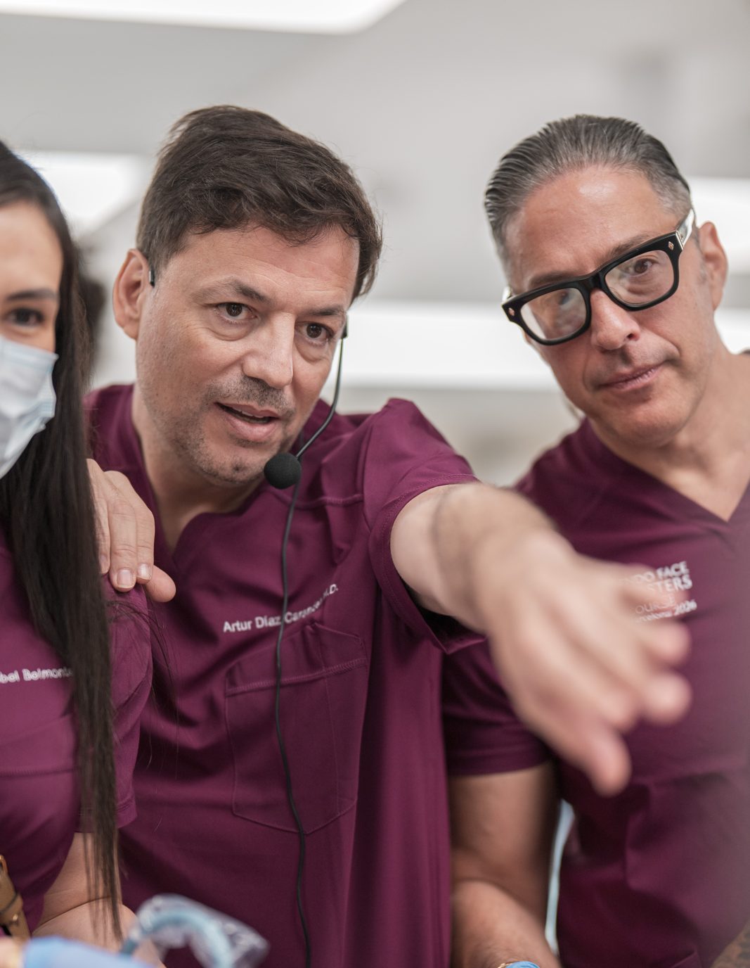 Dr. Artur Díaz Carandell with the faculty in the dissection room of the Bellvitge campus